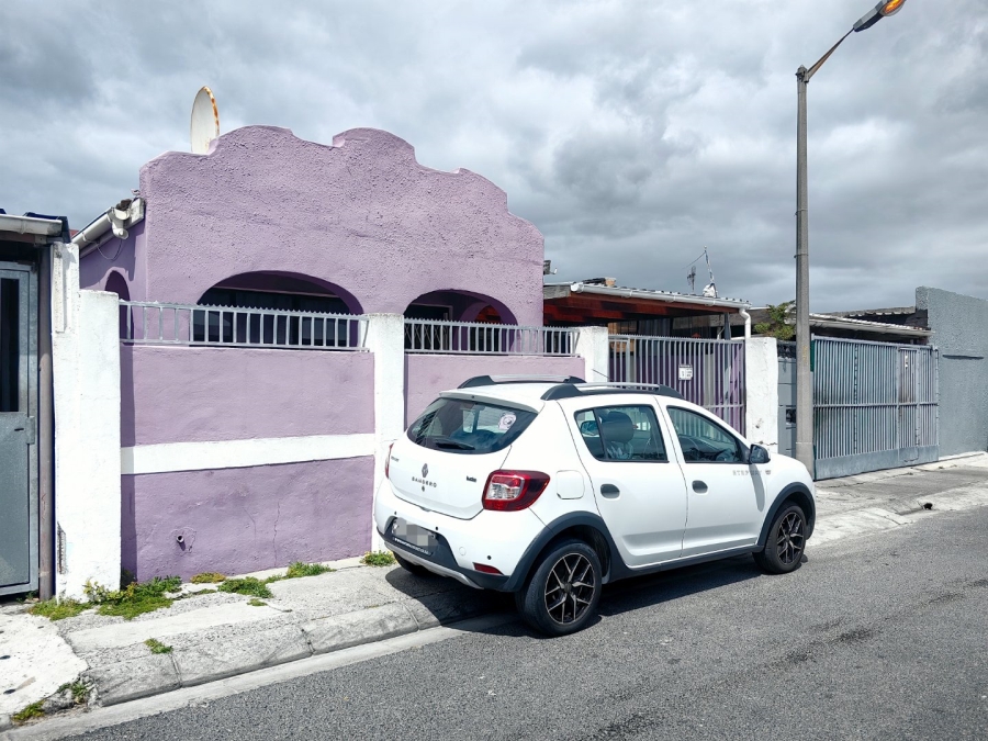 3 Bedroom Property for Sale in Lentegeur Western Cape